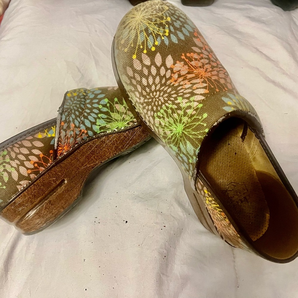 Dansko size 9 clogs